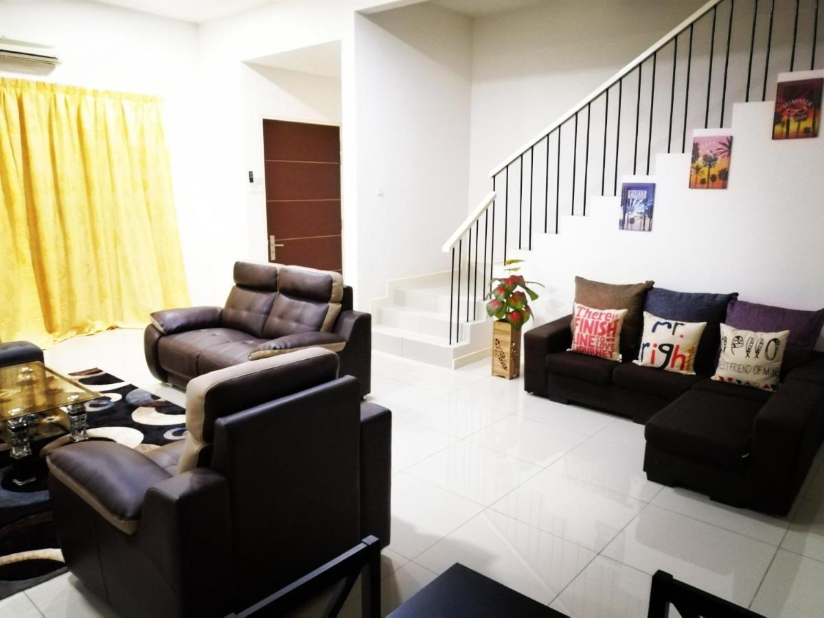 A&D Home-Stay @Kota Warisan, Sepang Exterior photo