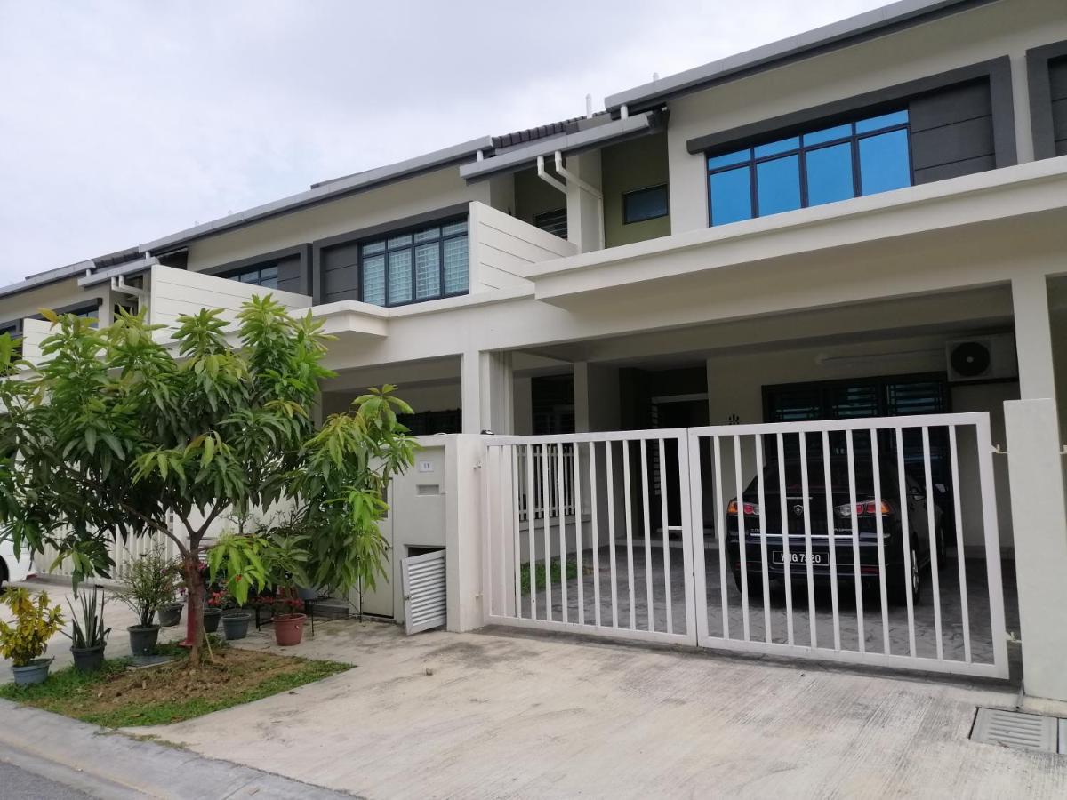 A&D Home-Stay @Kota Warisan, Sepang Exterior photo